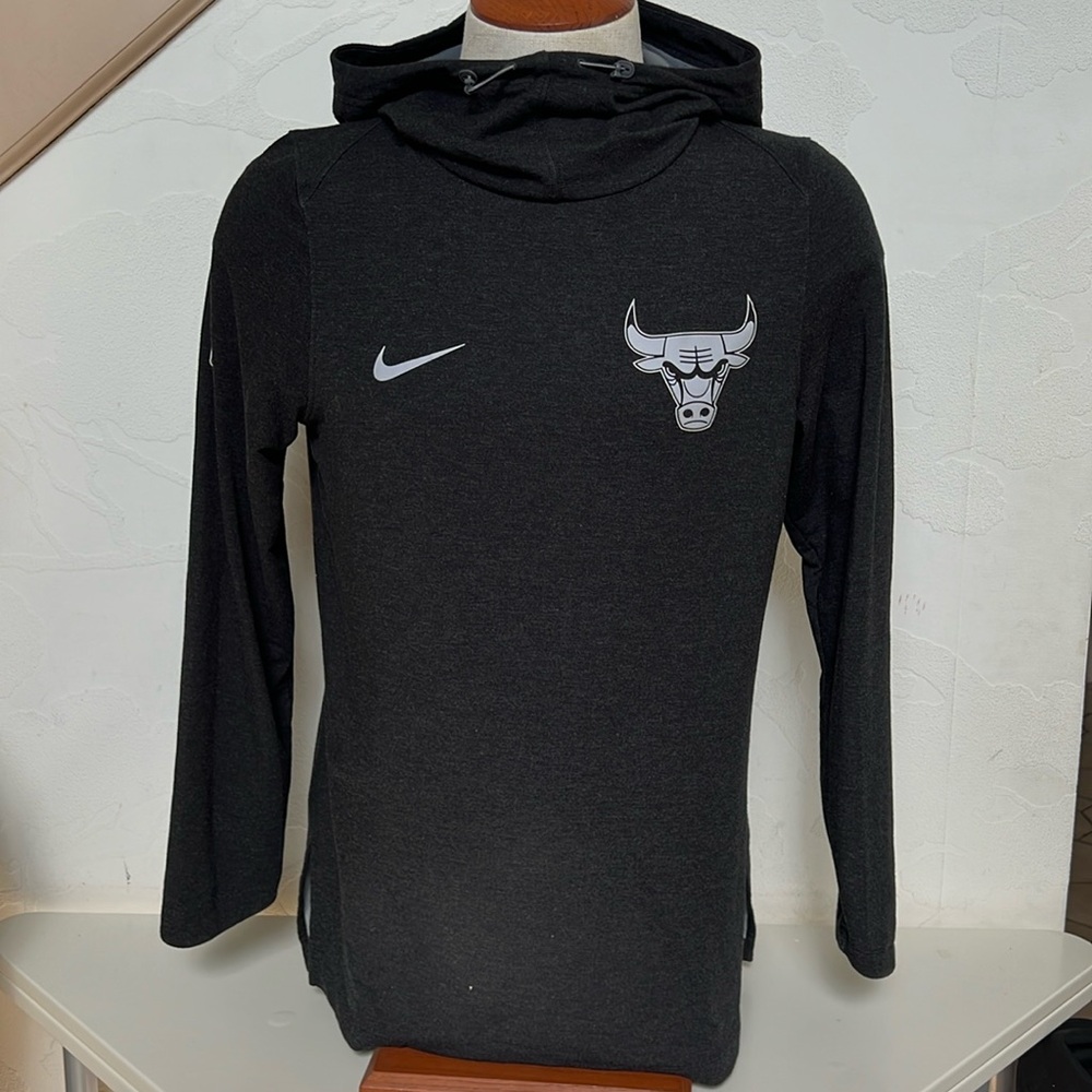 NIKE Men’s NBA Bulls Dry Fit Cowl Neck Hoodie Size L